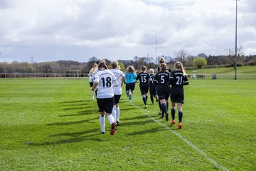 Bild 10 - Frauen SV Henstedt Ulzburg2 : TSV Schoenberg : Ergebnis: Abbruch